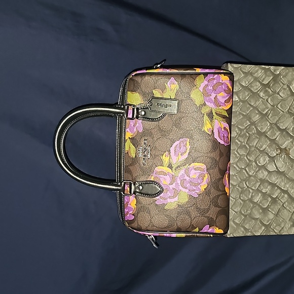 Coach Rowan - Picture 5 of 7